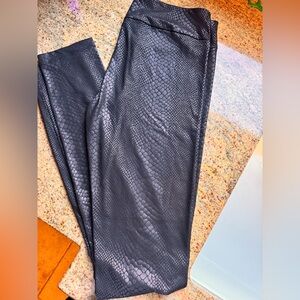 BCBGMaxazria leggings    So soft ! Size M